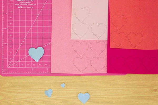 DIY handmade heart-shaped photo frame tutorial using colorful cardboard