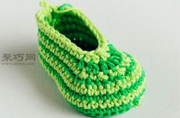 Tutorial on long crocheted baby shoes. Teach you how to knit baby woolen shoes.