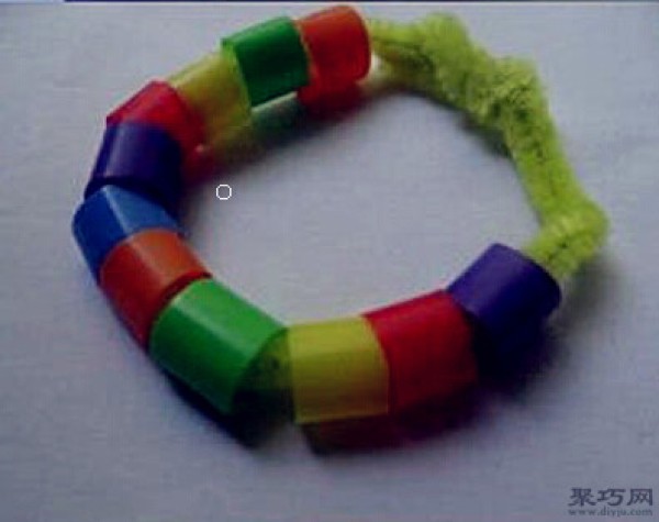 Tutorial on how to make a cool summer bracelet by hand. How to weave a bracelet with straws.