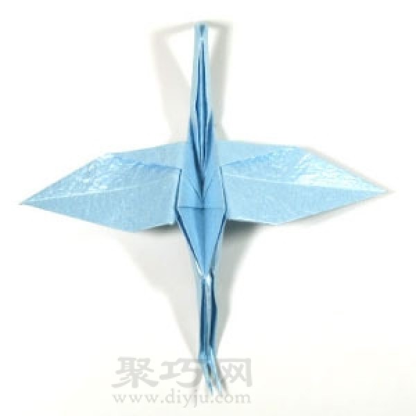 Illustration of steps to make origami flying paper cranes