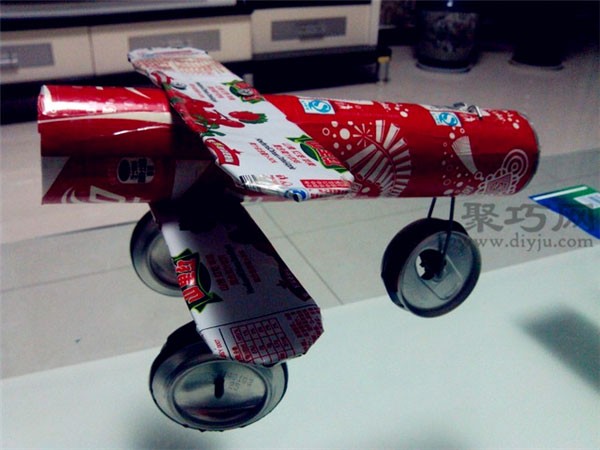 How to make a can airplane. How to make a propeller airplane from a can.