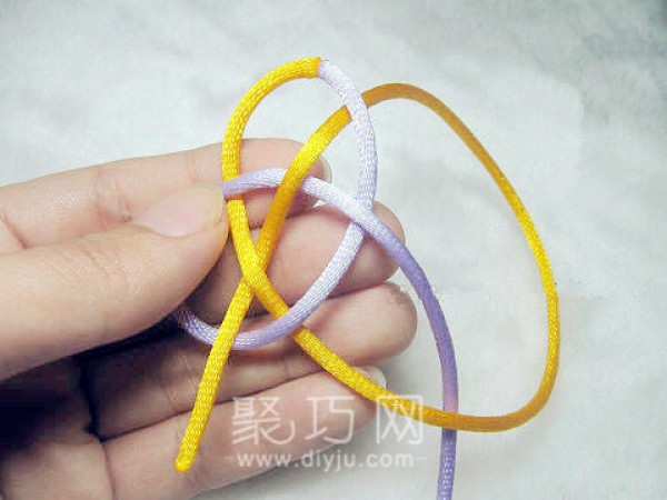 How to braid a double-money knot. Illustrated tutorial on the Chinese knot mainline double-money knot.