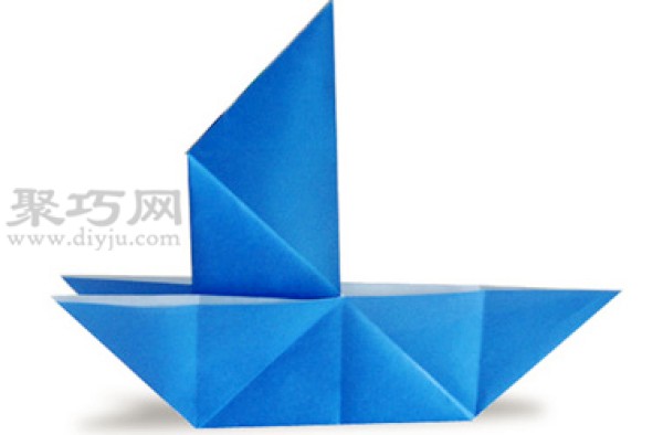 Illustrated origami sailboat tutorial. Learn how to origami a sailboat.