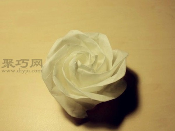 How to fold roses on paper towels. Tell you how to fold roses on paper towels.