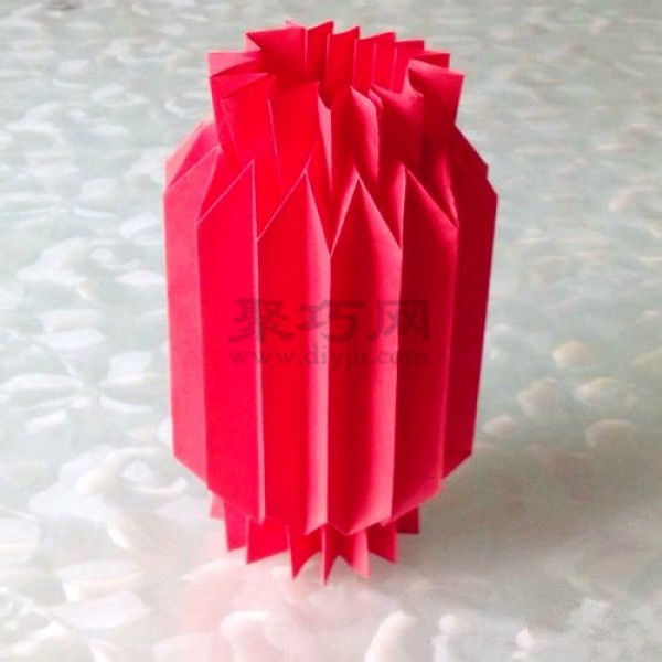 Illustration of folding paper lanterns. Teach you how to fold paper lanterns by hand.