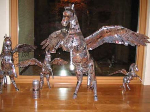 Collection of cans turned waste into treasures: Complete collection of handmade animals made from cans