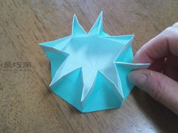 Teach you how to make origami medals that look like flowers