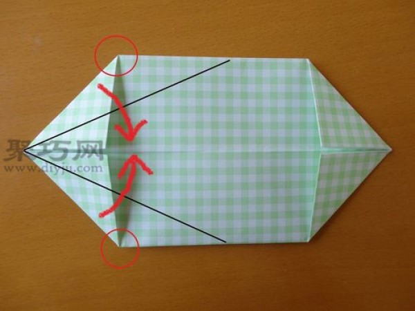 Simple origami boat step-by-step illustration, a must-read for children to learn origami boat