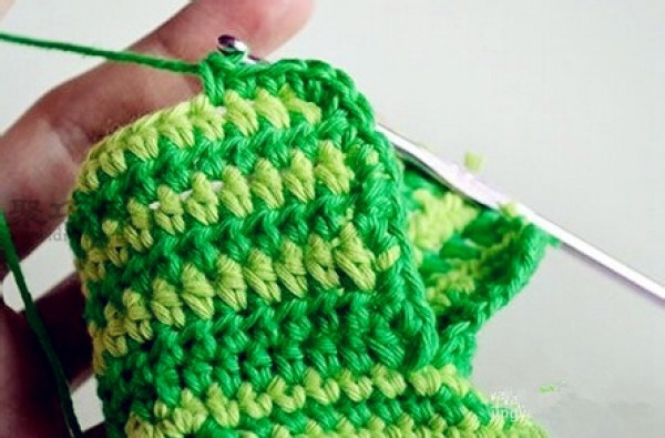 Tutorial on long crocheted baby shoes. Teach you how to knit baby woolen shoes.