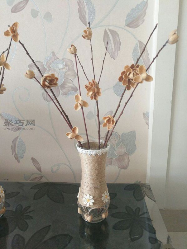 How to use pistachio shells to create artistic flower arrangements