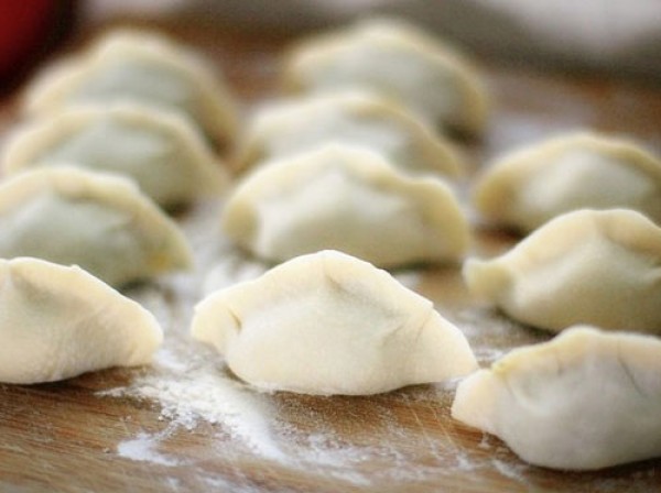 How to make celery leaf pork dumplings with large fillings and thin skin