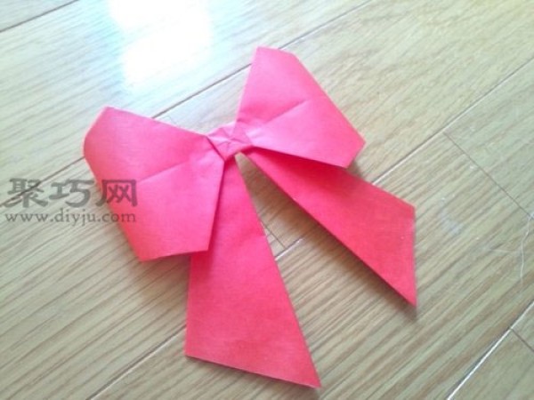 How to fold a three-dimensional bow How to fold a bow with paper