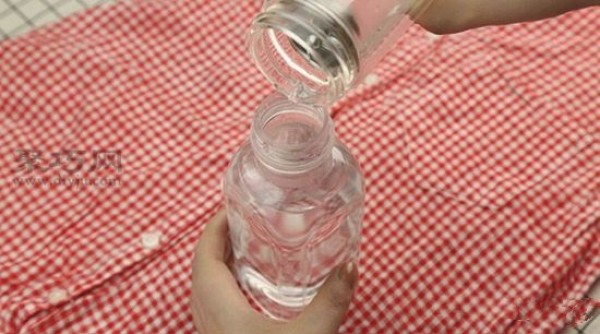 A simple plastic drink bottle can be as useful as a small iron, learn it now!