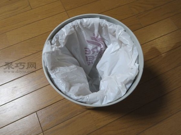 Tips for fixing plastic bags in trash cans to make your trash can no longer messy