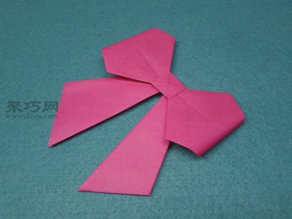 How to fold the simplest bow? Let’s look at the illustrations of the steps of bow origami.