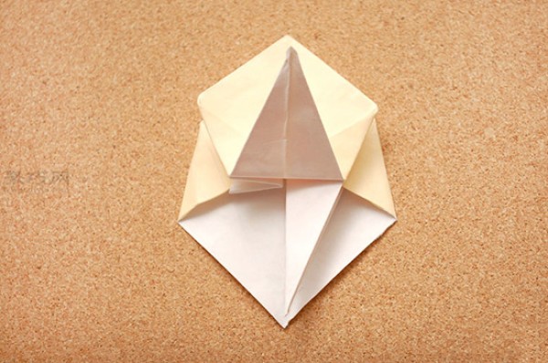 Illustration of how to fold a star box. How to fold a small gift box with four corners.