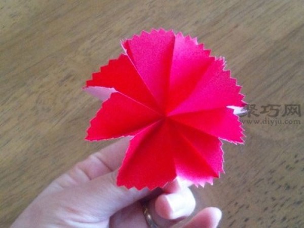 How to Fold Carnations: Illustrations of Simple Carnation Folding Methods