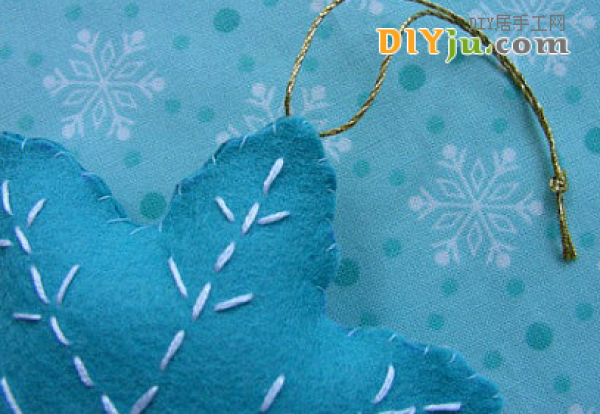 Fabric DIY Christmas tree ornaments tutorial