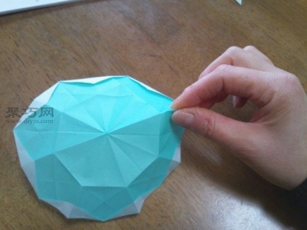 Teach you how to make origami medals that look like flowers