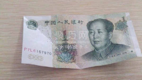 Illustration of how to fold two hearts with 1 yuan: teach you how to fold two hearts with money