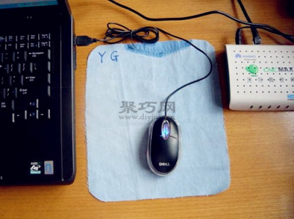 How to make a personalized computer mouse pad from old jeans fabric