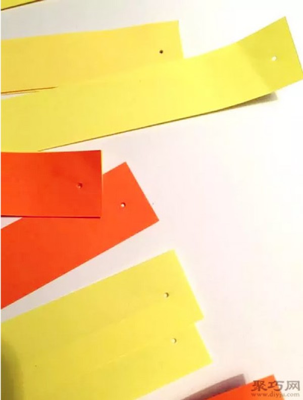 Illustration of how to make handmade lanterns from colored paper during the Lantern Festival. How to make orange paper lanterns.