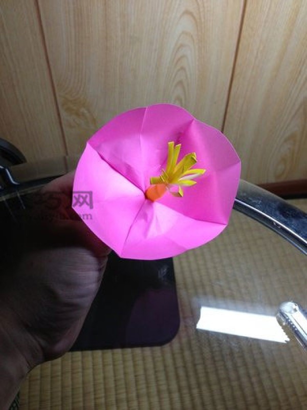 Teach you how to origami a hibiscus flower hibiscus flower origami illustration