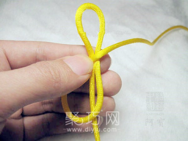 Illustrated tutorial on how to braid the Pipa knot, a complete collection of Chinese knot braiding methods