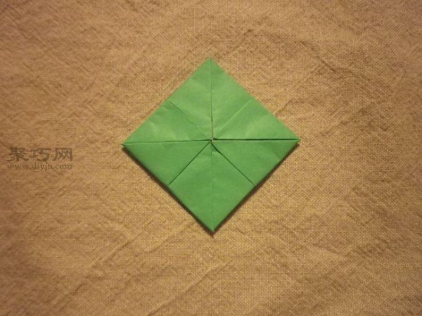 Illustrated tutorial on origami clothes for children. How to fold origami pants.