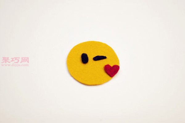 Illustrated DIY tutorial on handmade hair accessories. Tutorial on making smiley face hairpins.