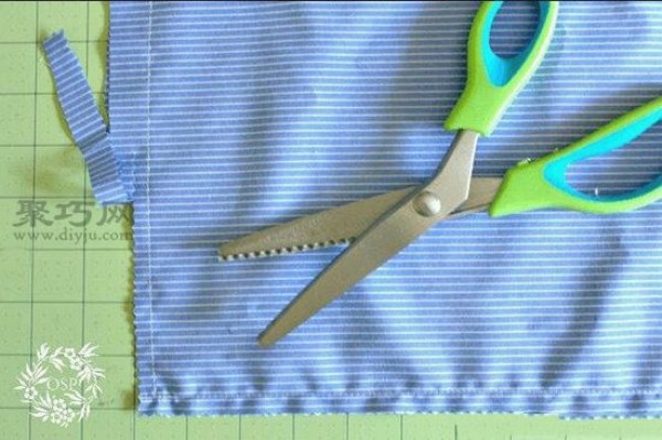 DIY pillow tutorial teaches you how to transform an old shirt into a pillow