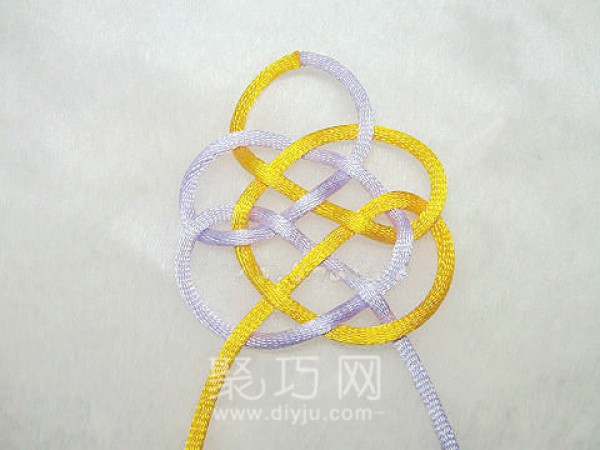 Illustrated tutorial on how to braid the Chinese plum blossom knot