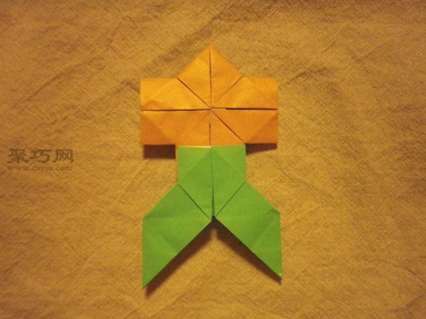 Illustrated tutorial on origami clothes for children. How to fold origami pants.