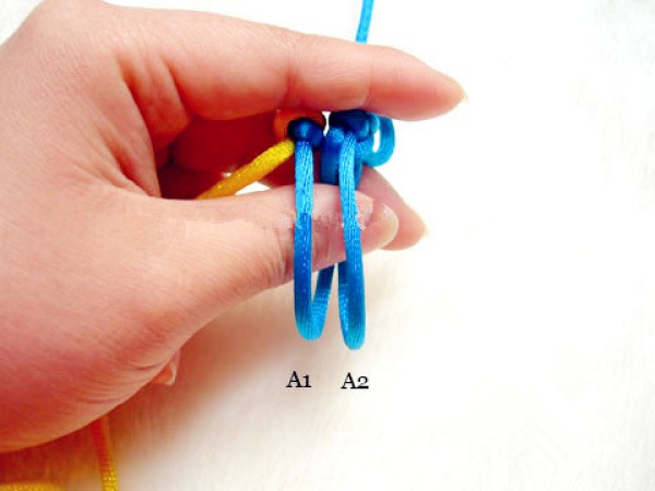 Pan-length knot combined with sorrel knot. Illustration of braiding method of full-length bow knot.