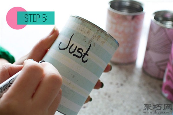 Turn waste milk powder cans into treasures and hand-make small fresh plant flower pots