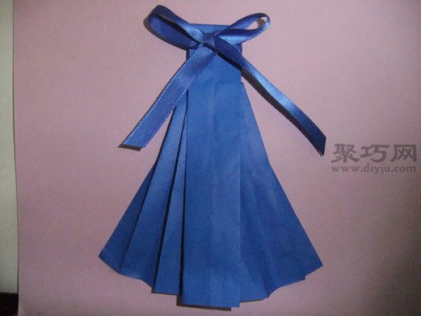 How to fold a handmade origami skirt Fold a skirt with a bow