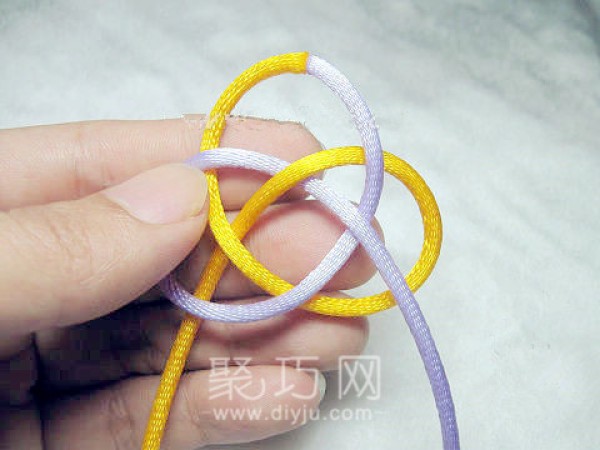 Illustrated tutorial on how to braid the Chinese plum blossom knot