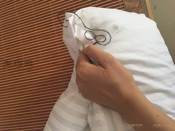 DIY pillow tutorial teaches you how to transform an old plaid shirt into a pillowcase