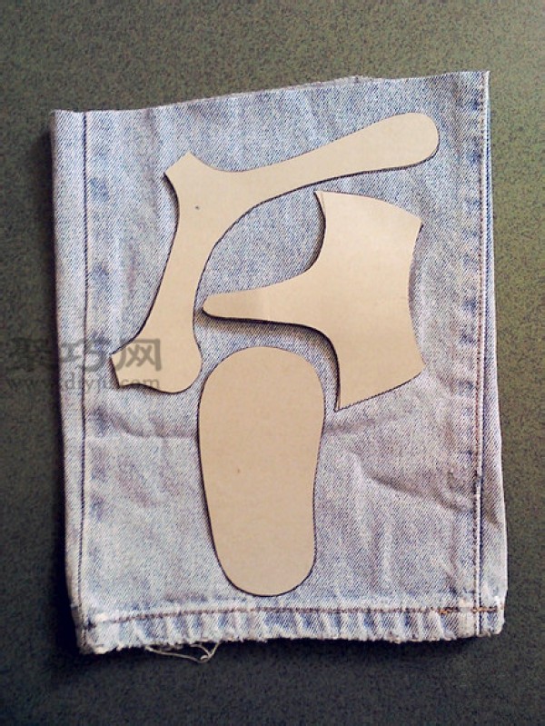 Tutorial on DIY DIY transformation of waste jeans into baby toddler shoes