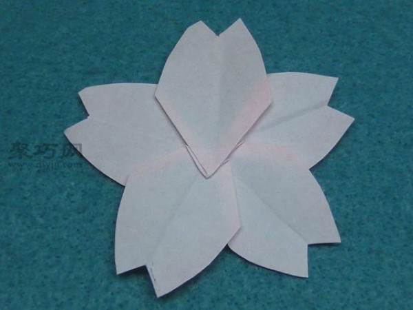 Simple folding method of cherry blossom petals. Tell you how to fold five-point origami petals.