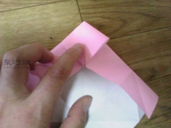 A simple and beautiful way to fold chrysanthemums. If you want to know how to fold chrysanthemums, read this tutorial.