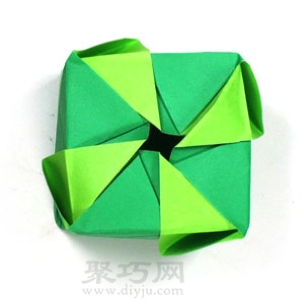 Hollow Cube Origami: Illustration of the folding method of forming a paper cube