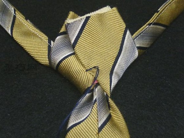 Lazy Tie DIY: Creative Button Tie Transformation Tutorial