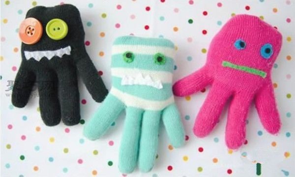 Tutorial on how to transform old children’s woolen gloves into cute little octopus fabric dolls