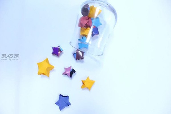 How to fold lucky stars using paper DIY five-pointed star tutorial illustration