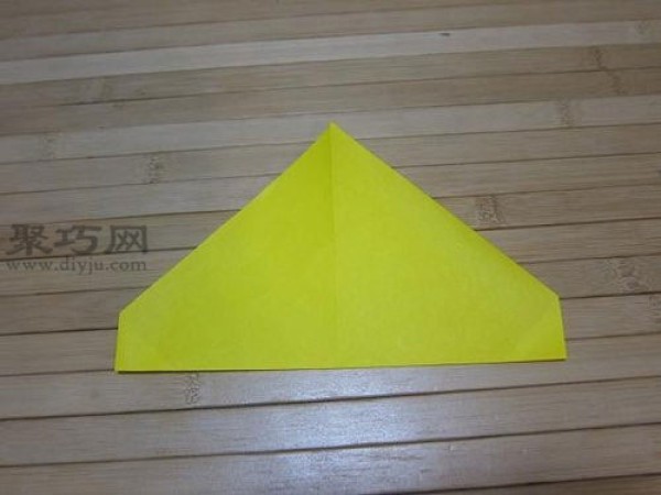 Childrens origami flying saucer tutorial teaches you how to fold a UFO space flying saucer