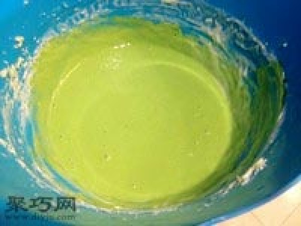 Illustration of how to make yogurt matcha frozen cheesecake. How to make super delicious matcha birthday cake.