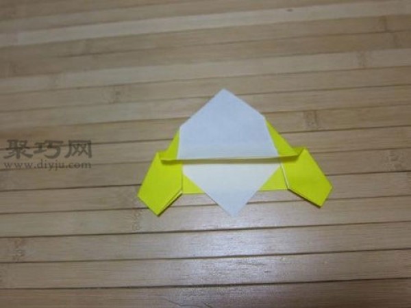 Childrens origami flying saucer tutorial teaches you how to fold a UFO space flying saucer