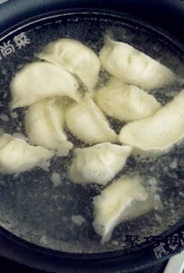 How to make fresh leek and egg dumplings. How to cook delicious leek dumplings.