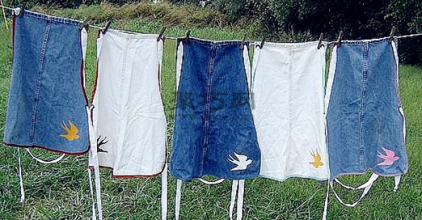 How to transform old jeans into a fashionable denim apron